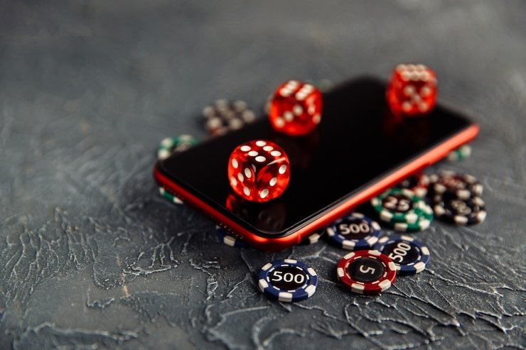 Dealer profesional broslot membagikan kartu di meja Live Baccarat dengan latar belakang studio profesional